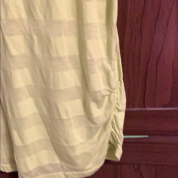 Ladies top. - Picture 2 of 2